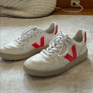Veja White and Pink Casual Sneakers
